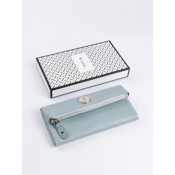 �������!