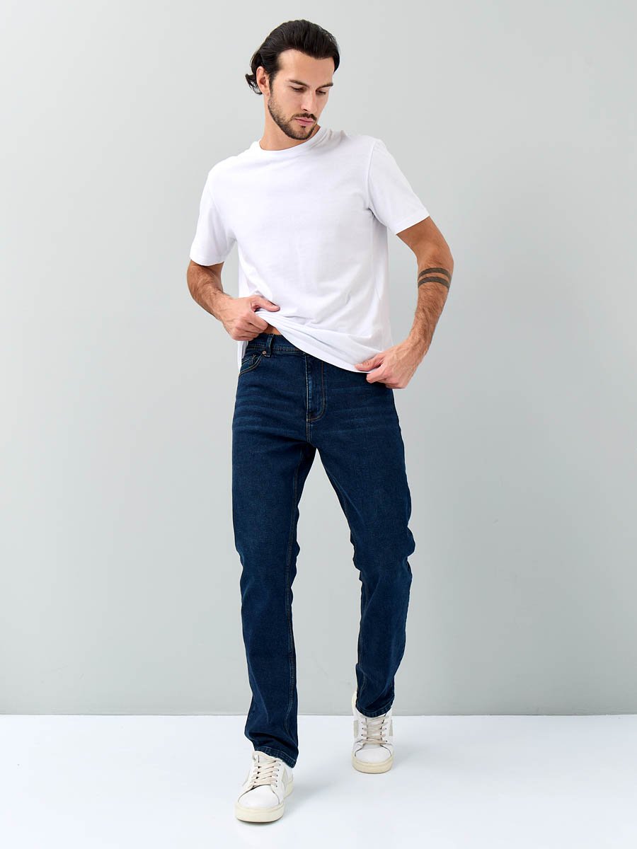 ������� ������������ ������ � ����� ���������. ������� Regular fit (�������������� �� �����), ������� �����. ��������� � ����.  