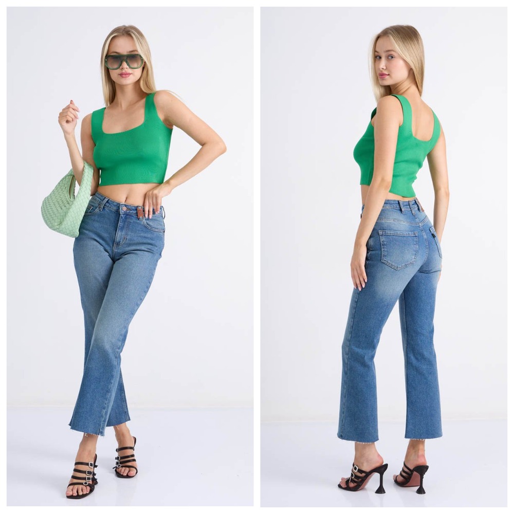 ������� ������� ������ � ����� ���������. ������� Flare fit (�������������� �� ����� � ������������ �� ������), ������� �����, ����������� �����.