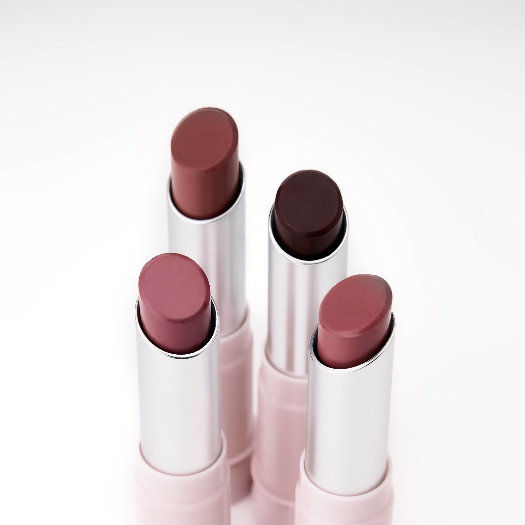 ������ ����, ������ ���� � ������� ������! Colored Lip Balm - ��� ��������� ���������� ������� � ����� ��� ������� � ������������� ������� �� ������ ����.