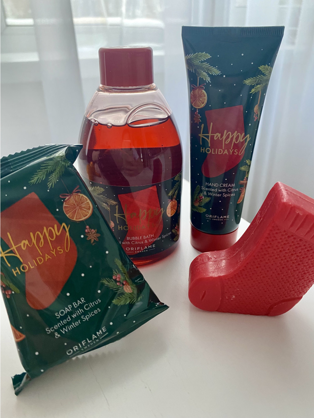 ����� Happy Holidays �� 3-� �������: ���� ��� ������, ���� ��� ���, ����. ����� �� 550 � ������ 1500 �!