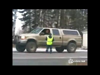 Malenkiy gaishnik i bolshoy avtomobil