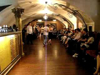 ����� ����