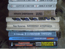 100�