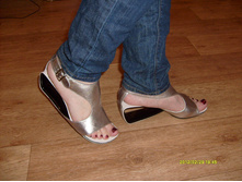 48049230-s6304020.jpg