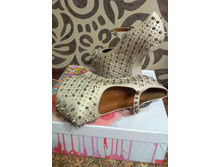 jeffrey campbell 8� 4500�