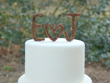 ideas-to-incorporate-a-custom-wedding-monogram-etsy-weddings-rustic-cake-topper_original.jpg