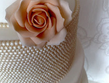 pearl-wedding-cake-trendy-bride.jpg