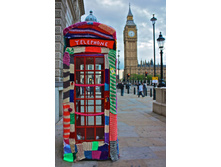 8546405-R3L8T8D-500-knit-the-city-telephone-box1.jpg