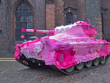 8547205-R3L8T8D-650-street_art_yarn_crochet_24.jpeg