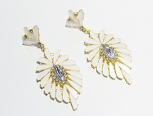 J10075  390���