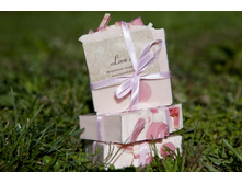 ���� ��� ��� Love is, ���� 155��� �� 100��. ������� ���� ����� �� 100 �� 130 ��.