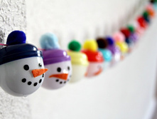93501224_Snowman_Advent_Garland.jpg