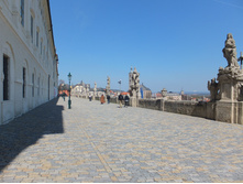 ����� ����