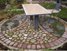 1305394018 mozaika-iz-kamney-na-dache.jpg