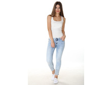 B 7981f83c-35dd-4e12-abae-58361c36c3e1.jpg