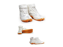 ������ ���� WHITE SNEAKERS  ���� 	4500	���.