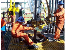 000000698 480 Burilshchiki na neftyanoy vyshke.jpg