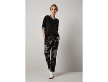 H2W 17S2 YAYA 4019-385x550.jpg