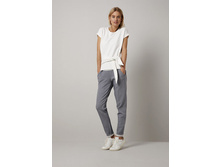 H2W 17S1 YAYA 3864 385x577-385x550.jpg