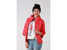 Kurtka zhenskaya 63328 krasnaya 1 w280px.jpg