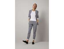 H2W 17S1 YAYA 3785 385x577-385x550.jpg