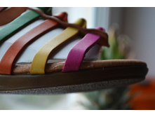 ����� ����