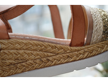 ����� ����