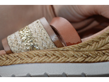 ����� ����