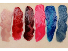 Essence-vibrant-shock-Lip-Paint-tragebilder-swatches-Liquid-Lipsticks-in-der-Drogerie.jpeg