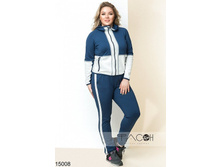 Uteplennyy kostyum s kontrastnymi vstavkami.jpg