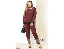 Kostyum s kruzhevom.jpg