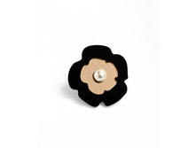 ����� Black flower