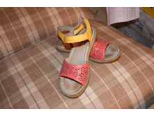 �������