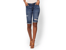 1300 ��� SOHO JEANS - DESTROYED BOWERY CURVY 13 INCH BERMUDA - BLUE HONEY WASH