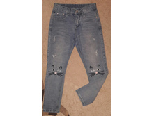 �-� 42, 700���