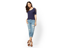 1450 ��� SOHO JEANS - DESTROYED CURVY CROP BOYFRIEND