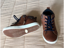 ���� Reserved �-� 28 500�