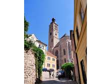 ����� ����