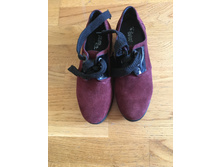 �������