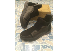 ����� ����