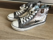 Young Spirit �����, �� ������ ������� ������� 36 � 37, �� ��������, 200�