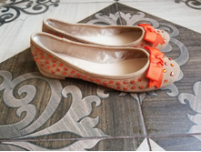 ����� ����