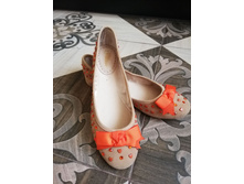 ����� ����