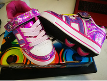 HEELYS. ��������� �� �������.30 ������ ������� 17 ��. ���� 2000