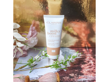 Clarins Milky Boost Cream Glow & Care ��������� ���� � �������� ������, ��� 3,5, 45 ��. ���� 999 �.
