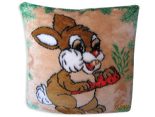 podushka_zayac_s_morkovkoy_zel_45 �� 45, 94 �..jpg