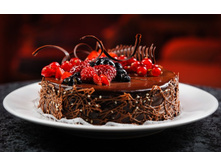 419148_tort_tarelka_shokolad_yagody_malina_chernika_smoro_1680x1050_(www.GdeFon.ru).jpg