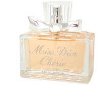 MISS DIOR CHERIE lady.jpg