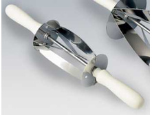 ���� ��� ���������� �� ����.����� (croissant cutter) .